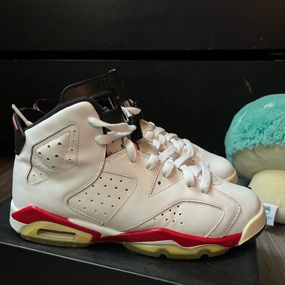 Jordan 6 varsity red